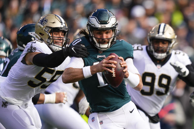 Hurts returns from injury, leads Eagles to No. 1 seed in NFC