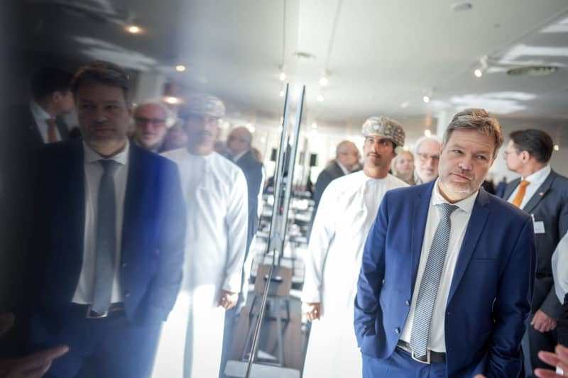 German Vice-Chancellor and Minister for Economic Affairs and Climate Protection Robert Habeck, tours GUtech University, during an official visit to Oman. Kay Nietfeld/dpa