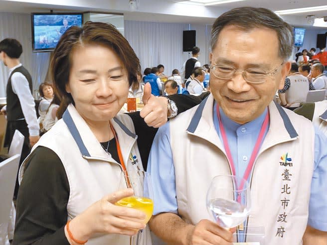 副市長蔡炳坤（右）遭批濫用特別費，光是餐宴送禮就高出副市長黃珊珊（左）2倍之多。（本報資料照片）