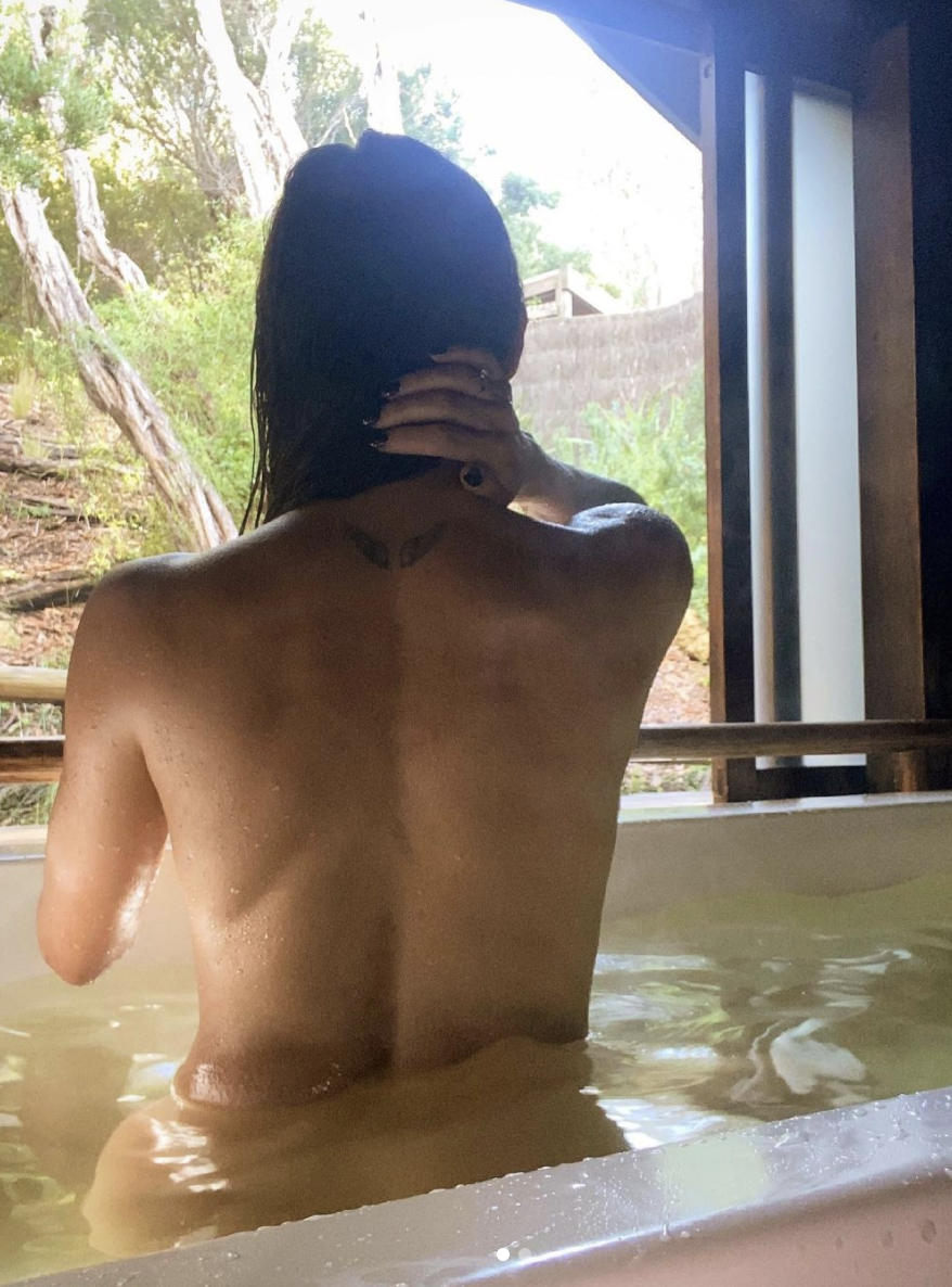 Jenna Dewan poses nude for self love. 