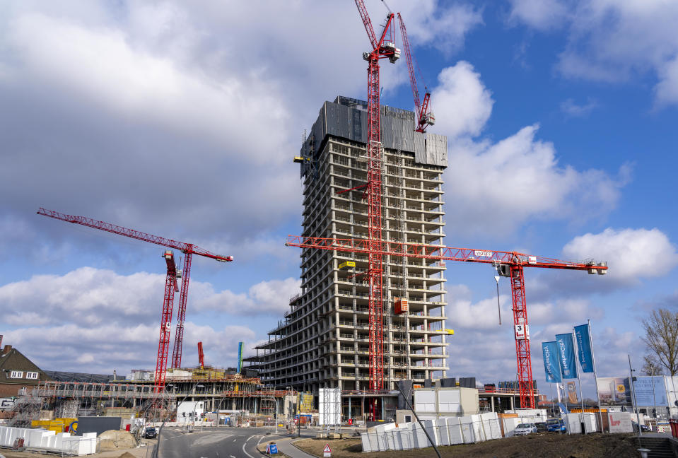 Durch die Insolvenz der Signa Prime Selection AG des österreichischen Immobilienunternehmers René Benko wurde der Bau des Elbtowers gestoppt. - Copyright: picture alliance / Jochen Tack | Jochen Tack