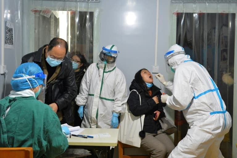 Des habitants de Chengdu se font tester au Covid-19, le 8 décembre 2020 en Chine - STR © 2019 AFP