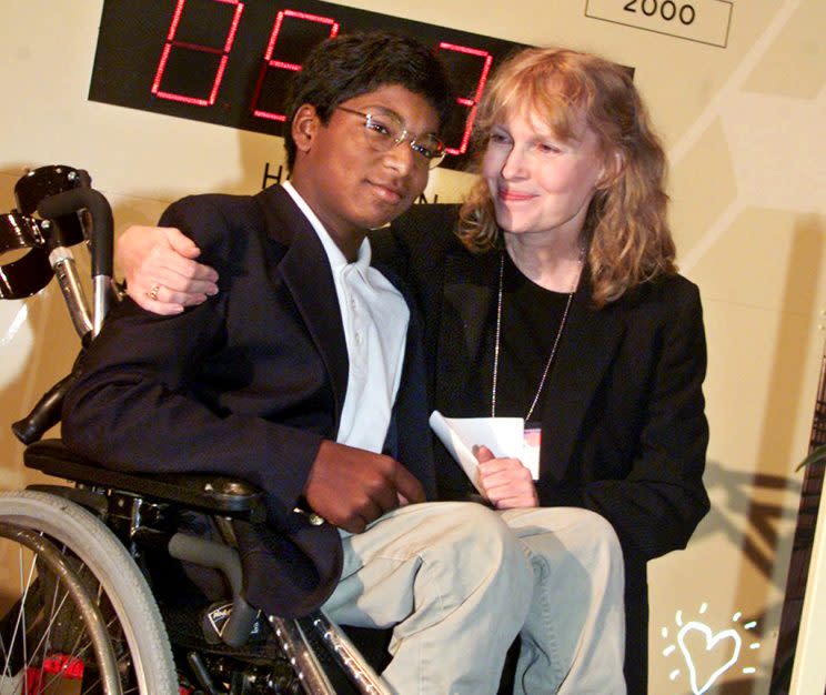 Mia Farrow with son Thaddeus in 2000. (Photo: AP Photo)