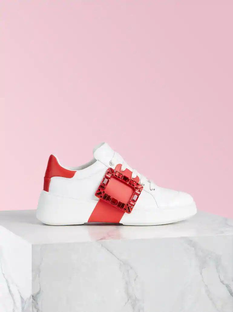 2021春夏紅色鑽釦Viv' Skate鞋款。NT$49,200。（迪生）