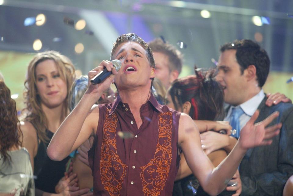 <p>Er schmachtete im Finale den Bohlen-Song "Take Me Tonight" und Deutschland nahm ihn gerne: Das Publikum wählte Alexander Klaws 2003 zum ersten "Superstar". (Bild: RTL)</p> 