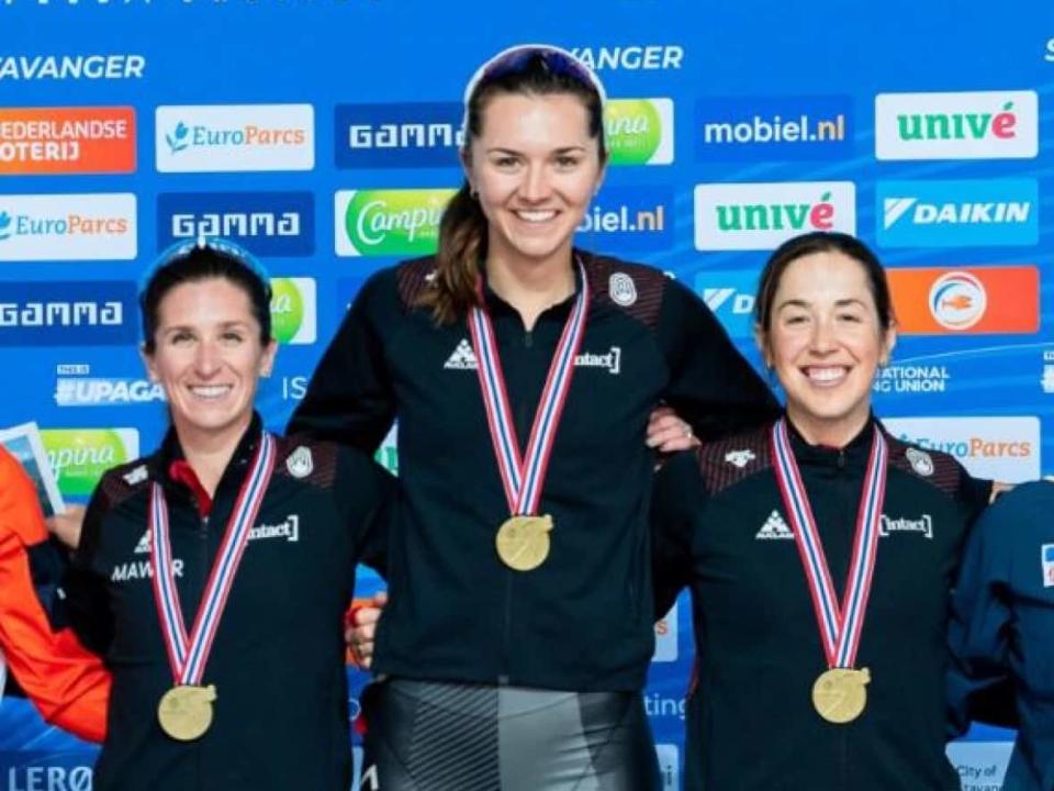 Canada's Ivanie Blondin, left, Isabelle Weidemann, middle, and Valerie Maltais pose with their women's team pursuit gold medal earned on Saturday in the first ISU World Cup stop of the season in Norway. (speedskating.ca - image credit)