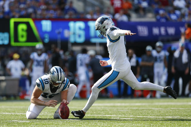 New York Giants place kicker Graham Gano (9) warms up before an NFL  football game against the Chicago Bears Sunday, Oct. 2, 2022, in East  Rutherford, N.J. (AP Photo/Adam Hunger Stock Photo - Alamy