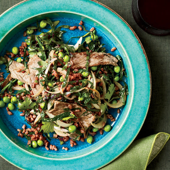 Stir-Fried Red Rice with Sliced Sirloin Steak and Peas