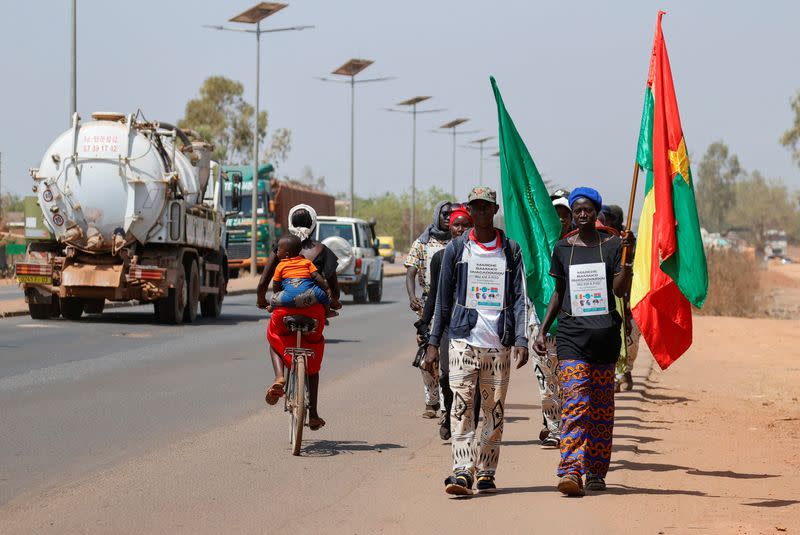 Activists walk from Bamako to Ouagadougou to promote states' federation