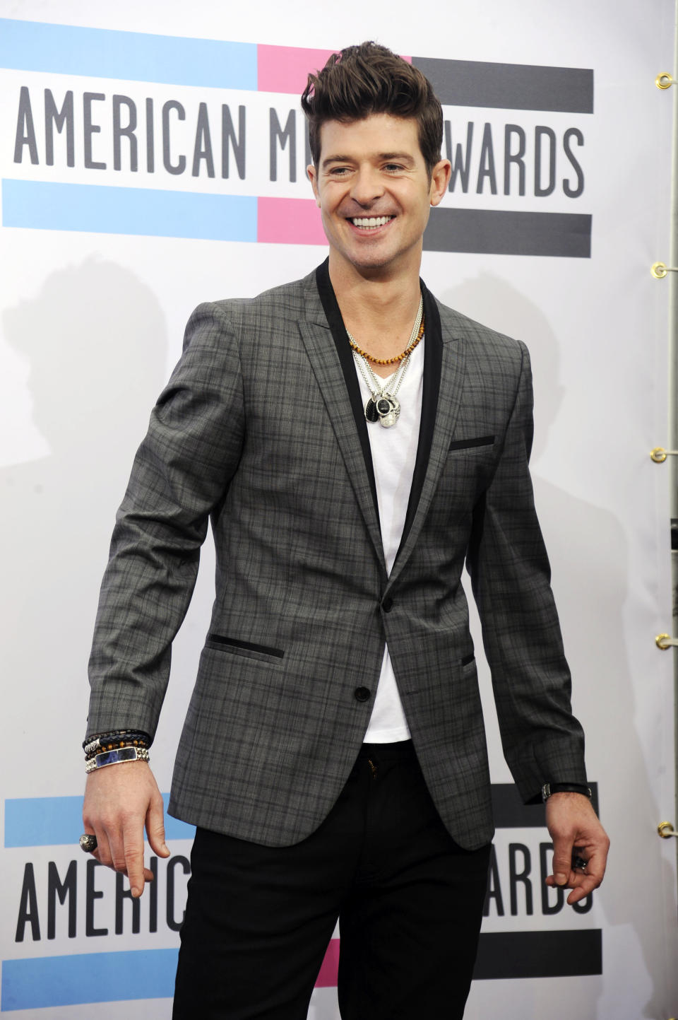 FILE - In this Sunday, Nov. 20, 2011 file photo, Robin Thicke poses backstage at the 39th Annual American Music Awards, in Los Angeles. R&B singer Robin Thicke is a mentor on the new ABC singing series “Duets.” It also features Kelly Clarkson, John Legend and Sugarland's Jennifer Nettles. (AP Photo/Chris Pizzello, File)