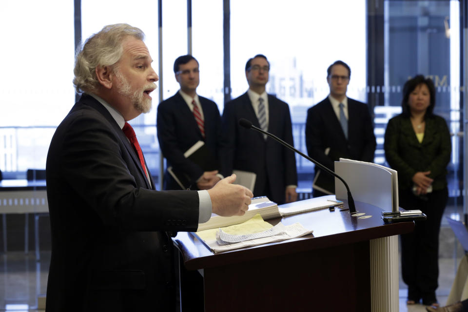 Attorney Randy Mastro, left, answers questions at a news conference, in New York, Thursday, March 27, 2014. A law firm hired by New Jersey Gov. Chris Christie said Thursday that the governor was not involved in a plot to create gridlock near a major bridge as part of a political retribution scheme. (AP Photo/Richard Drew)