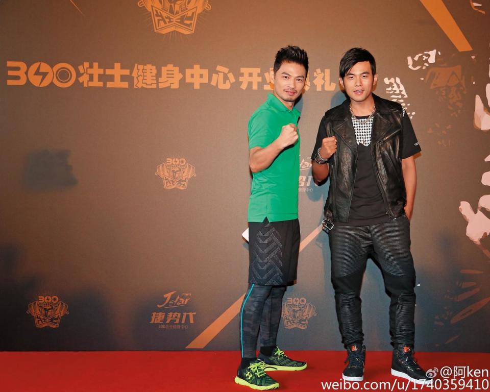 「300壯士」在上海展店，當時還有阿Ken（左）跟周董（右）站台，已不見劉畊宏。（翻攝自阿KEN微博）