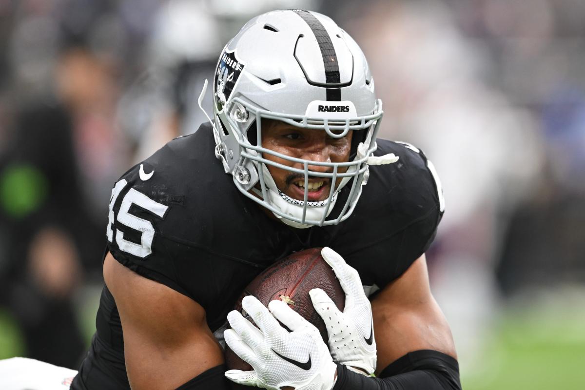 Former Raiders FB Jakob Johnson signs on with New York Giants