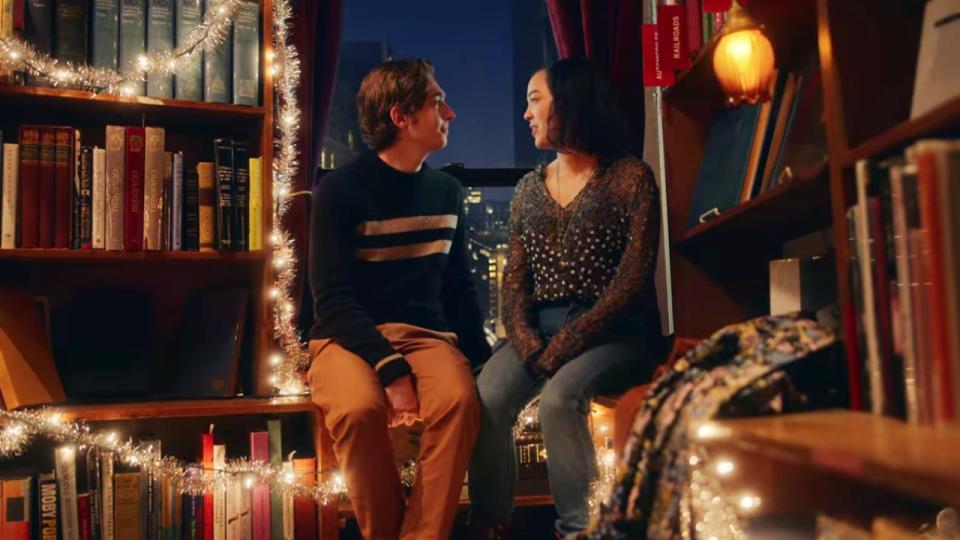 <p> Based on David Levithan and Rachel Cohn&#x2019;s book series of the same name, <em>Dash &amp; Lily </em>follows two New York teens as they begin a game that involves dares and a shared notebook. It&apos;s a holiday romance TV show that stars Austin Abrams and Midori Francis as the title characters. </p> <p> Unfortunately, it&apos;s one of the many great shows with one season. It&#x2019;s a shame that <em>Dash &amp; Lily </em>ended after one season because it was a really fun teen TV show. The main characters were equally as delightful to watch together as they were to watch apart. </p>