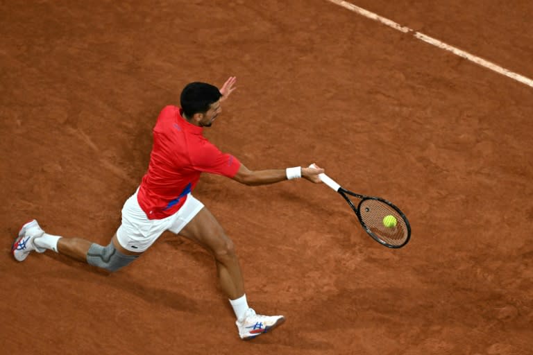 Novak Djokovic en su debut en los Juegos Olímpicos de París ante el australiano Matthew Ebden el 27 de julio de 2024. (PATRICIA DE MELO MOREIRA)