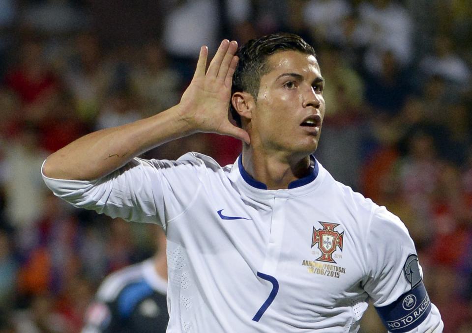 Cristiano Ronaldo celebra un gol durante el partido clasificatorio para la Eurocopa 2016 jugado entre Armenia y Portugal el pasado 13 de junio en Ereván (AFP/Archivos | Karen Minasyan)