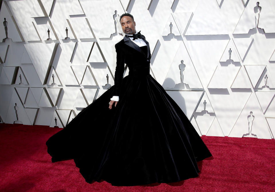 Billy Porter walks the red carpet at the 2019 Oscars. (Photo: Dan MacMedan/Getty Images)