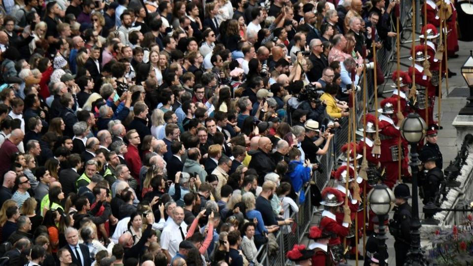 Multitud en St. James