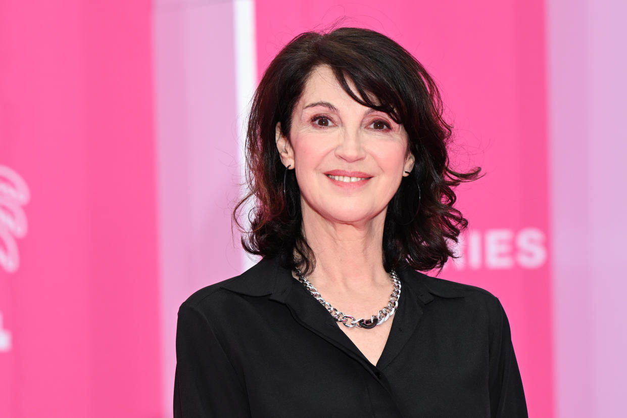 CANNES, FRANCE - APRIL 16: Zabou Breitman poses on the pink carpet during Day Three of the 6th Canneseries International Festival on April 16, 2023 in Cannes, France. (Photo by Stephane Cardinale - Corbis/Corbis via Getty Images)
