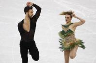 <p>Guillaume Cizeron and Gabriella Papadakis of France perform. REUTERS/Damir Sagolj </p>