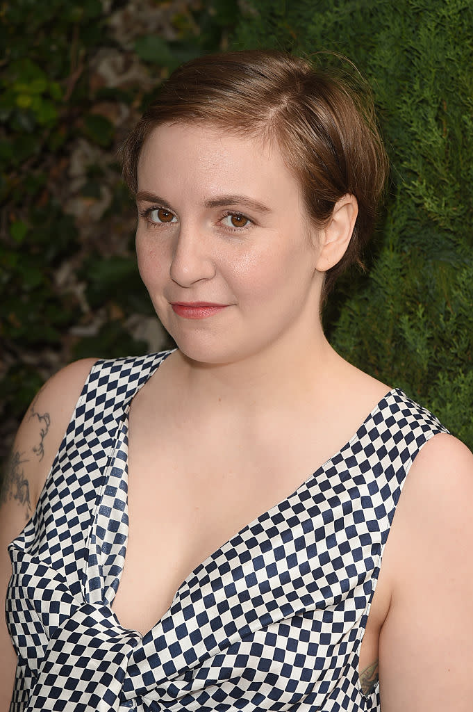 <p>Lena Dunham a souvent profité des réseaux sociaux pour lutter contre les préjugés associés aux problèmes de santé mentale. L. Dunham, ayant souffert de TOC, d’anxiété et de dépression, a profité d’Instagram pour partager son meilleur conseil. « À ceux qui souffrent d’anxiété, de TOC, de dépression : je sais que c’est toujours embêtant quand on vous dit de faire de l’exercice, et il m’a fallu 16 ans de traitement pour que je finisse par écouter », confie-t-elle dans un article Instagram. « Je suis contente de l’avoir fait. Il ne s’agit pas de son c**, mais de son cerveau » <em>[Photo : PA]</em> </p>