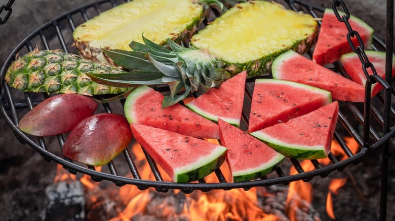 Fruit on the barbecue