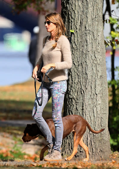 20 Dog-Walking Outfit Ideas Inspired by Celebrities
