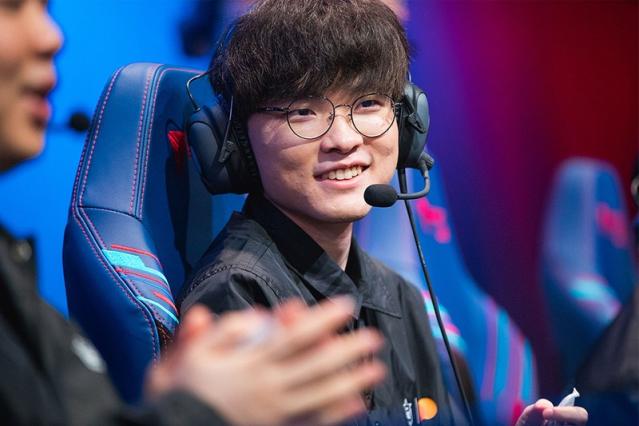 10 years from his first, 7 from his last, @faker finally reclaims his  crown. Congratulations to T1 for winning their 4th World…