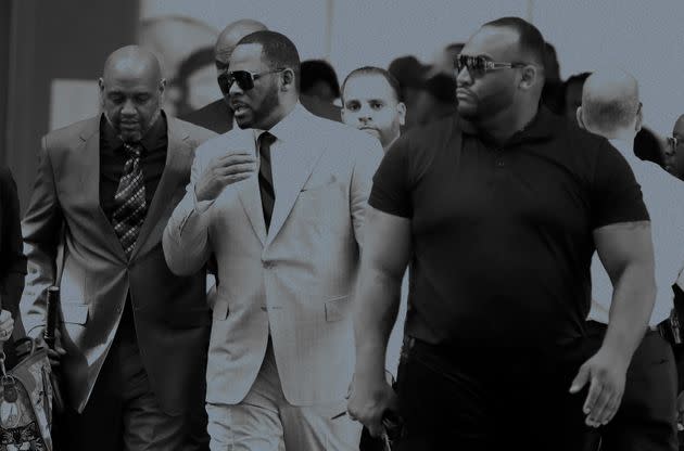 Musician R. Kelly, center, arrives at the Leighton Criminal Court building for arraignment on new sex-related felonies on June 6, 2019, in Chicago. (Photo: Charles Rex Arbogast via AP)