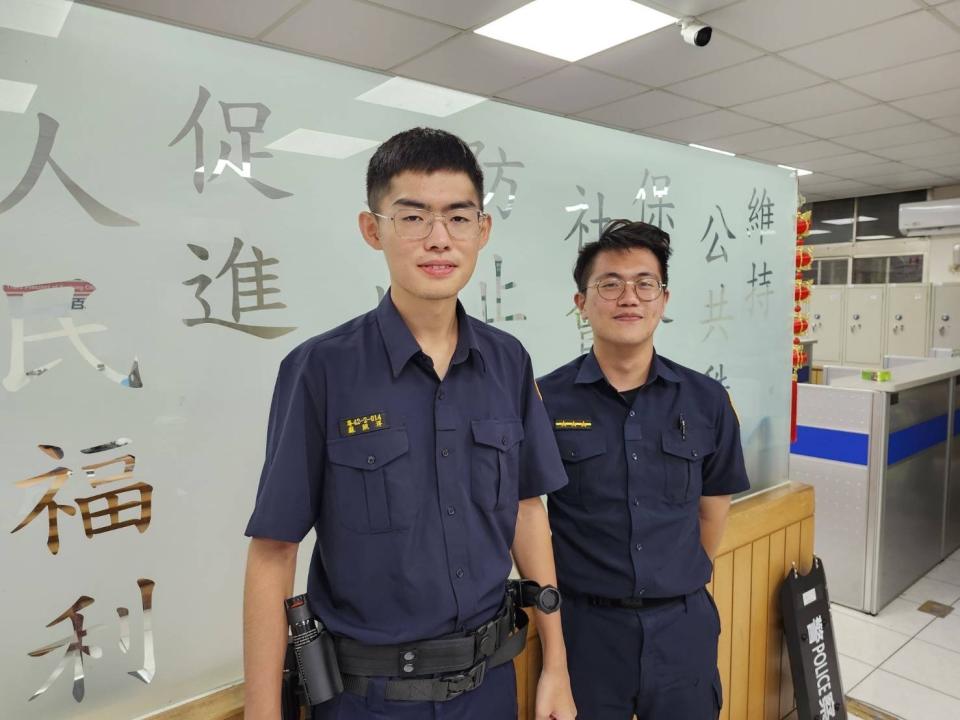 協助遺失案員警曾品源、警專實習生（左）蘇照洋。（記者薛秀蓮翻攝)