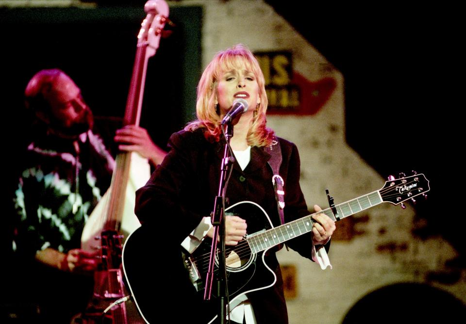 Gretchen Peters performs during the birthday party for Tipper Gore at the Ryman Auditorium Aug. 18, 1996.