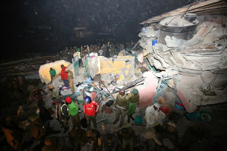 Kenyan security forces and emergency personnel look for survivors trapped under the rubble of a collapsed building in Nairobi late on April 29, 2016