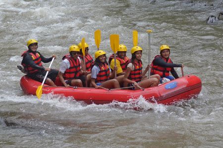 Former President Barack Obama (2nd L), his wife Michelle (3rd L) along with his daughters Sasha (C) and Malia (2nd R) go rafting while on holiday in Bongkasa Village, Badung Regency, Bali, Indonesia June 26, 2017. Antara Foto/Wira Suryantala/ via REUTERS