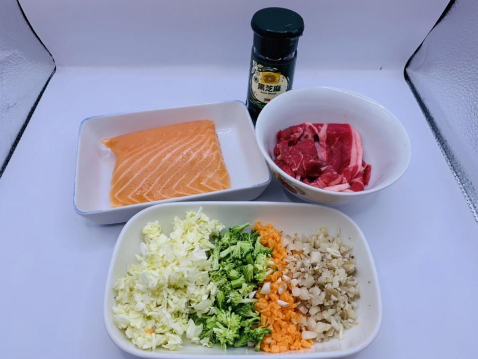牛肉鮭魚塔所需食材。圖片來源：作者陳詩蓉提供