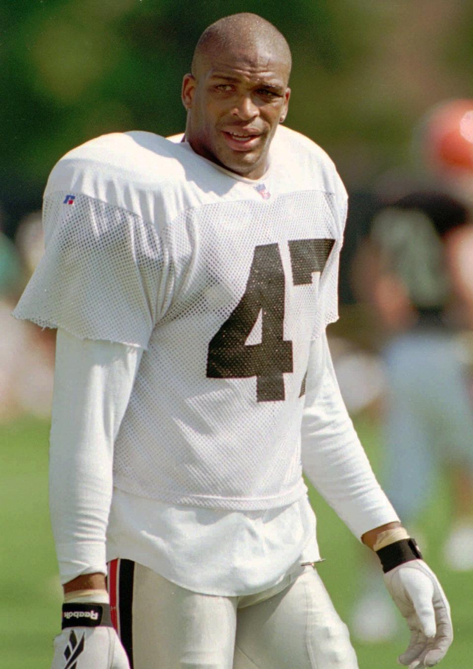 Atlanta Falcons linebacker Roger Harper takes a break from practice in 1994.