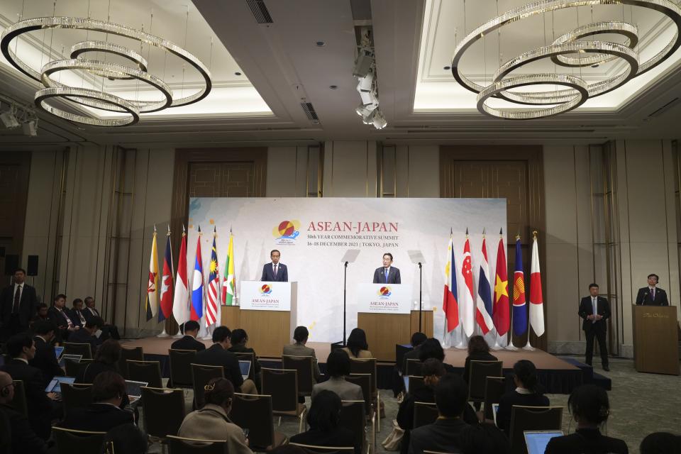 Indonesian President Joko Widodo, left, and Japan's Prime Minister Fumio Kishida attend at joint chairpersons' press announcement following the meetings of ASEAN-Japan Commemorative Summit in Tokyo Sunday, Dec. 17, 2023. (AP Photo/Eugene Hoshiko, Pool)