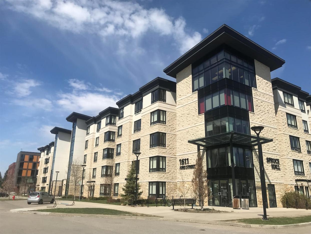 Kyle Hameluck prowled the grounds of this cluster of residences near the University of Saskatchewan. (Dan Zakreski/CBC News - image credit)