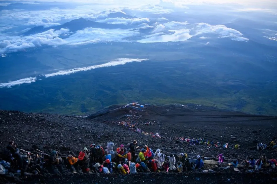 Expertos dicen que la experiencia del montañismo en el Monte Fuji está en fuerte declive debido a las multitudes. (Crédito: Cortesía del Gobierno de la Prefectura de Yamanashi)