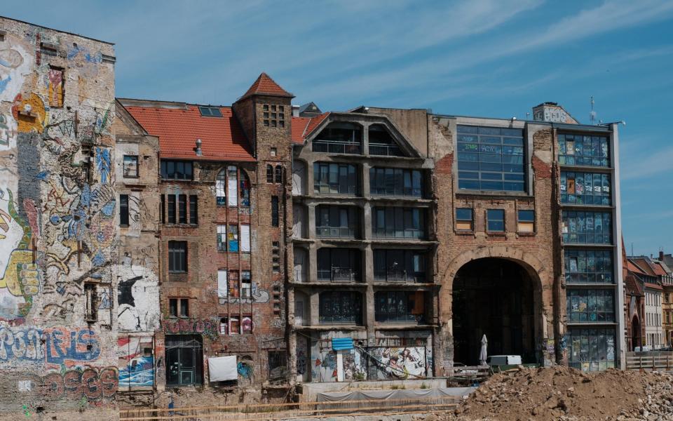 A confrontation with the past: the Tacheles prison in Berlin was converted into a gallery