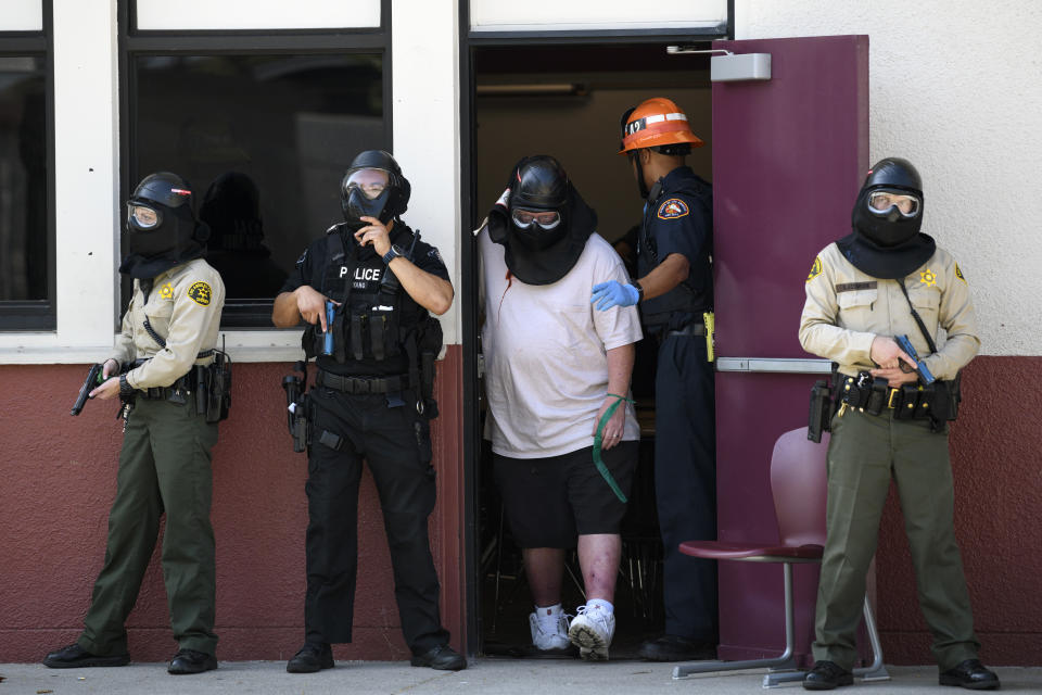 Eine Highschool in Los Angeles veranstaltet eine Übung, um sich auf die Gefahr von Angriffen vorzubereiten. (Bild: Getty Images)