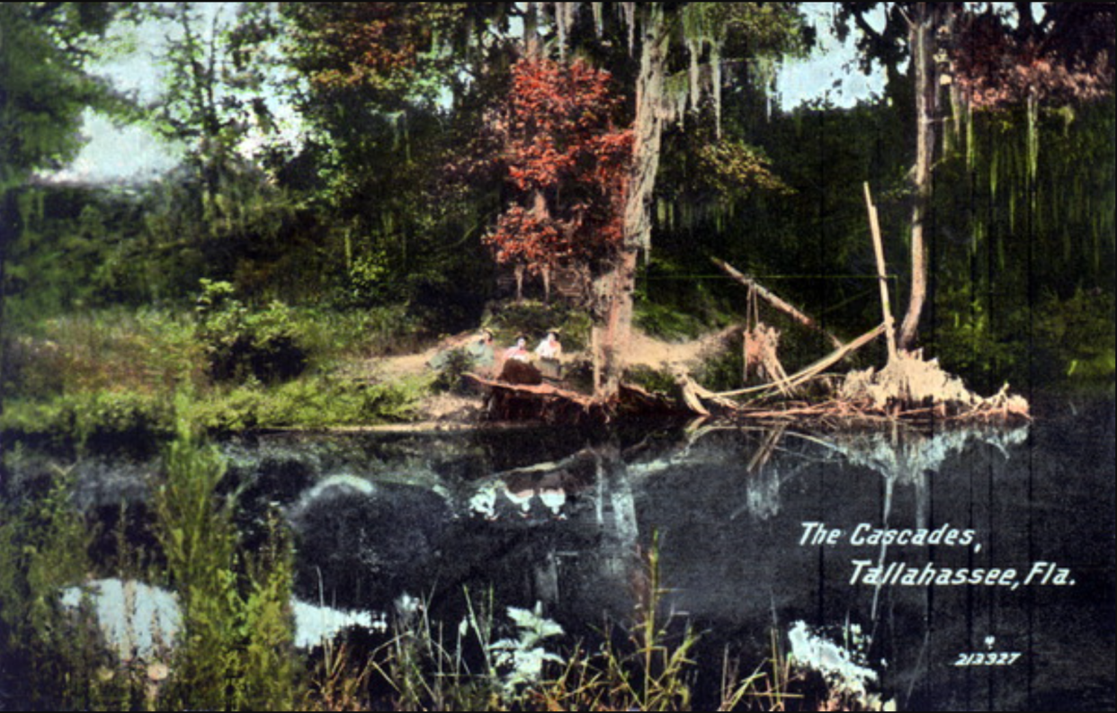 An image of an old postcard of the sinkhole in Cascades, likely around the turn of the century.