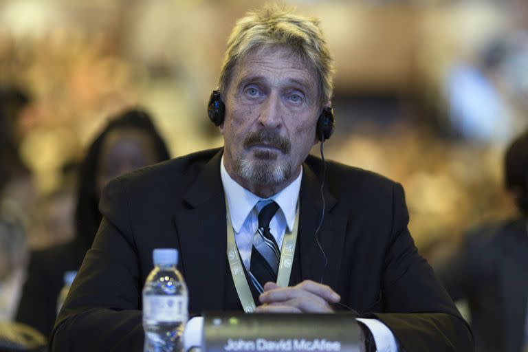 El creador del primer antivirus informático, Joh McAfee, durante una conferencia de seguridad de internet en Beijing, China, el 16 de agosto del 2016. La Corte Nacional de España aprobó el 23 de junio del 2021 la extradición del detenido empresario de software antivirus John McAfee a Estados Unidos, donde enfrenta cargos de impuestos que conllevan una sentencia de hasta 30 años en prisión. (AP Foto/Ng Han Guan)