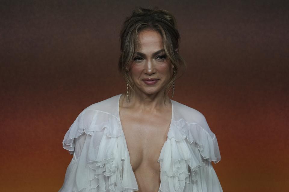 La actriz Jennifer Lopez posa en un evento promocional de la película de Netflix ATLAS en la Ciudad de México el martes 21 de mayo de 2024. (Foto AP/Marco Ugarte)