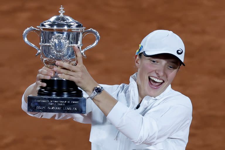 La polaca Iga Swiatek, número 1 del mundo, se consagró en Roland Garros, en dos sets