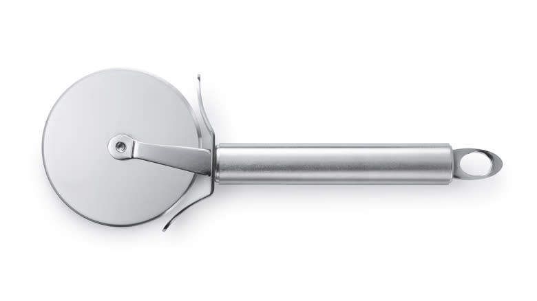 Stainless steel pizza cutter