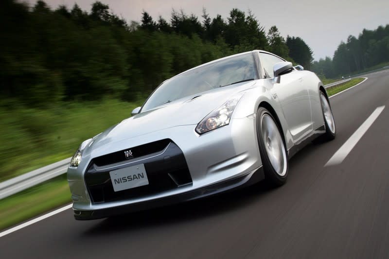 Nissan R35 GT-R在紐柏林跑出7分29秒成績。