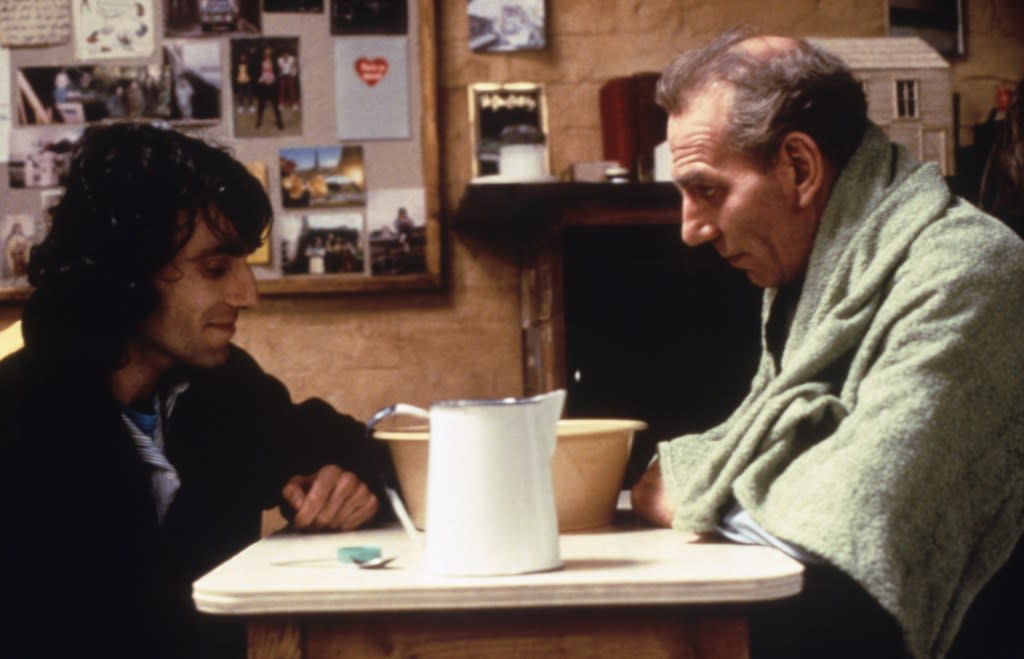 IN THE NAME OF THE FATHER, from left: Daniel Day-Lewis, Pete Postlethwaithe, 1993, © Universal/courtesy Everett Collection