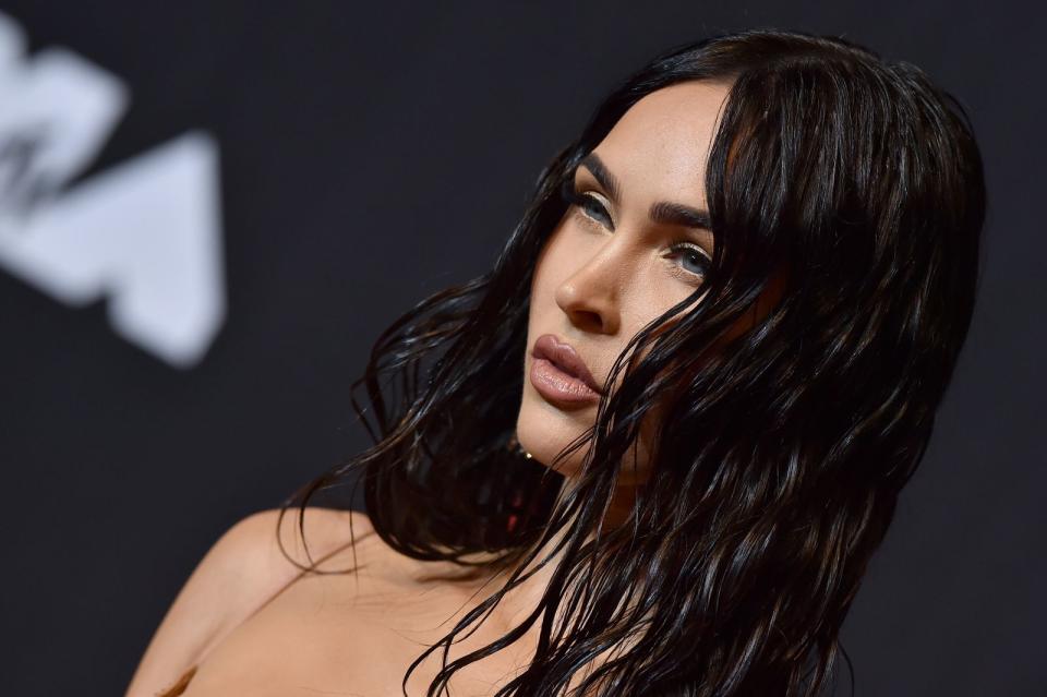 Seit den "Transformers"-Filmen ist Megan Fox weltbekannt als Frau, von der die Männer träumen. In ihrer Kindheit und Jugend war die Schauspielerin von solcher Popularität weit entfernt. Sie sei in der Schule gemobbt worden und habe sich aus Angst sogar zum Essen auf der Toilette versteckt, verriet Fox einmal. Ihr Beispiel zeigt: Mobbing kann jeden treffen. Auch viele andere Stars wissen, wie es ist, wenn man gehänselt wird ... (Bild: Axelle/Bauer-Griffin/FilmMagic/Getty Images)