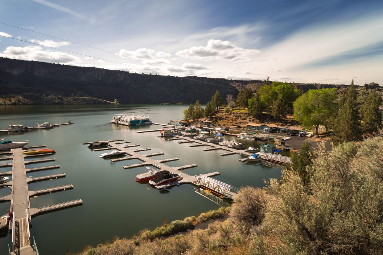 Beautiful marina of the Cove Palisades State park in Oregon, on Billy Chinook Lake in sunny day