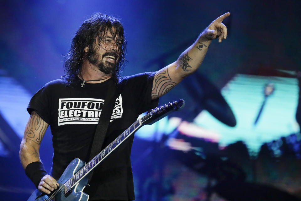 ARCHIVO – En esta fotografía del 29 de septiembre de 2019 Dave Grohl de la banda Foo Fighters se presenta en el festival Rock in Rio en Río de Janeiro, Brasil. Grohl estrenará su documental "What Drives Us" en Coda Collection, y Amazon Prime Video el 30 de abril de 2021. (Foto AP/Leo Correa, archivo)